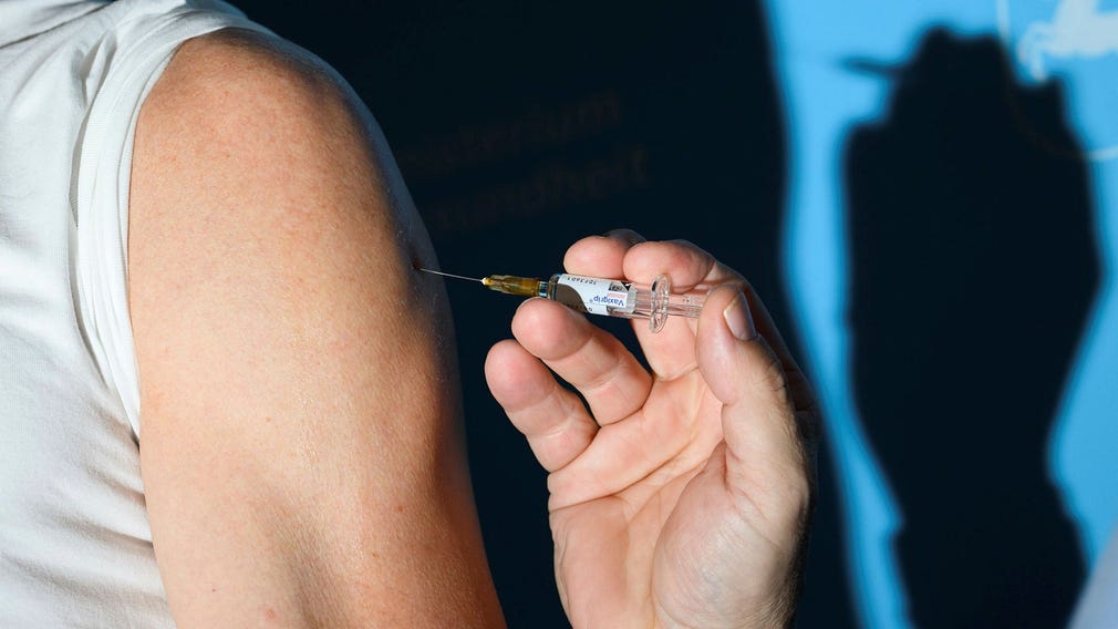 Kritisk influensa ökar trycket på brittiska sjukhus inför julen