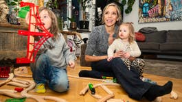 Therese Neaime, 55, blev mamma igen och bryr sig inte om andras åsikter