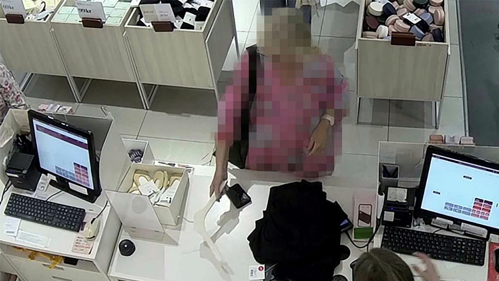 Kvinna bytte prislappar på Åhléns – döms för bedrägeri och dagsböter